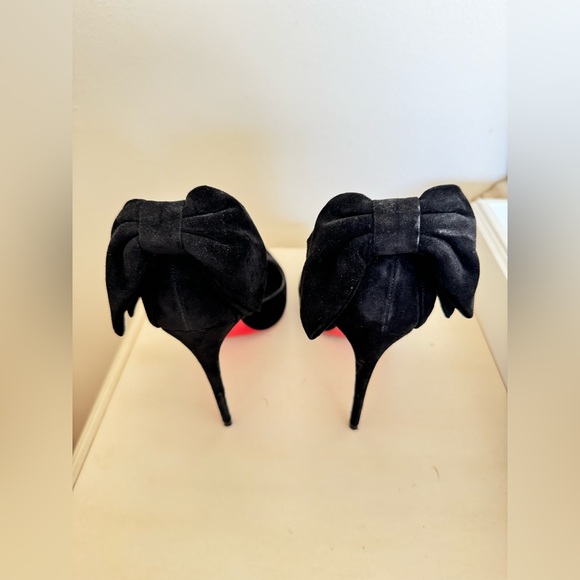 COPY - Christian Louboutin Rabakate Black Suede Pump with Bow - Picture 9 of 12
